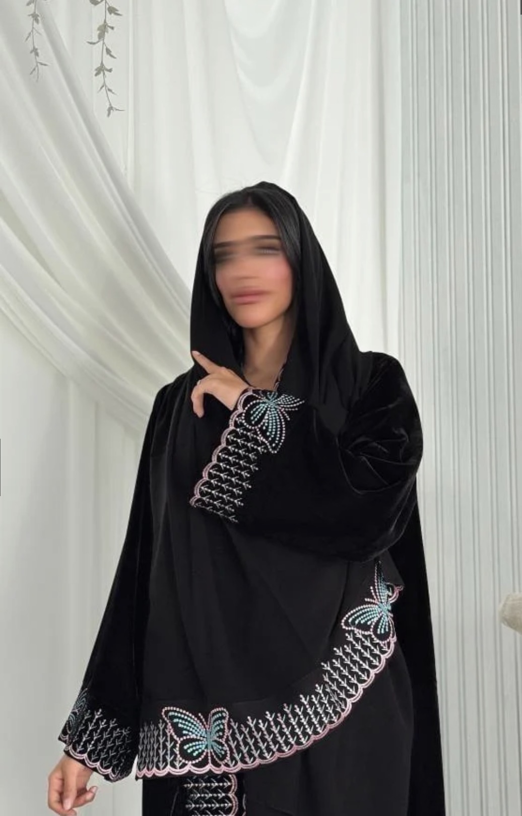 عباية بتطريز انيق